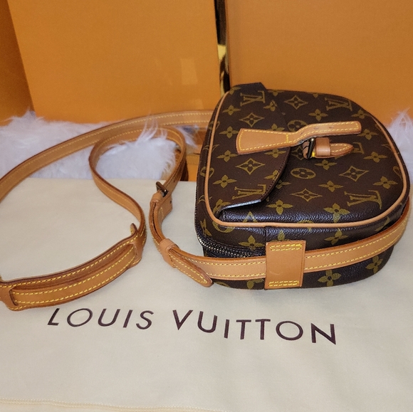❌️SOLD❌️Louis Vuitton Jeune Fille PM 💯% Authentic Crossbody Bag - Picture 15 of 17